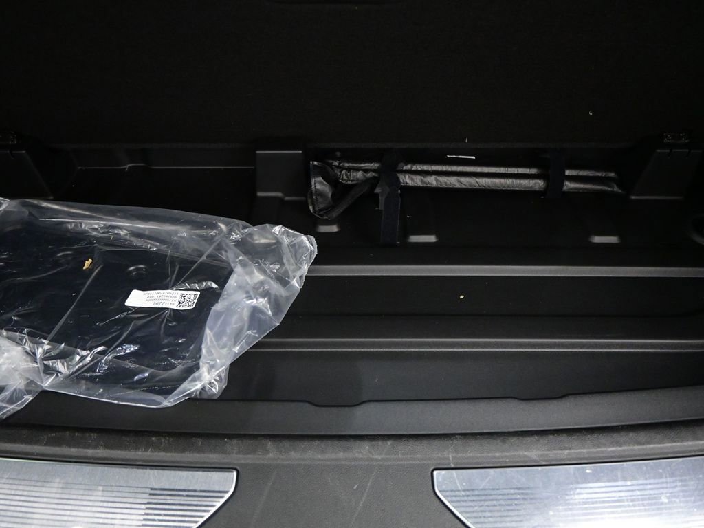 Used 2024 Cadillac Escalade Premium Luxury w/ Performance Package image 40