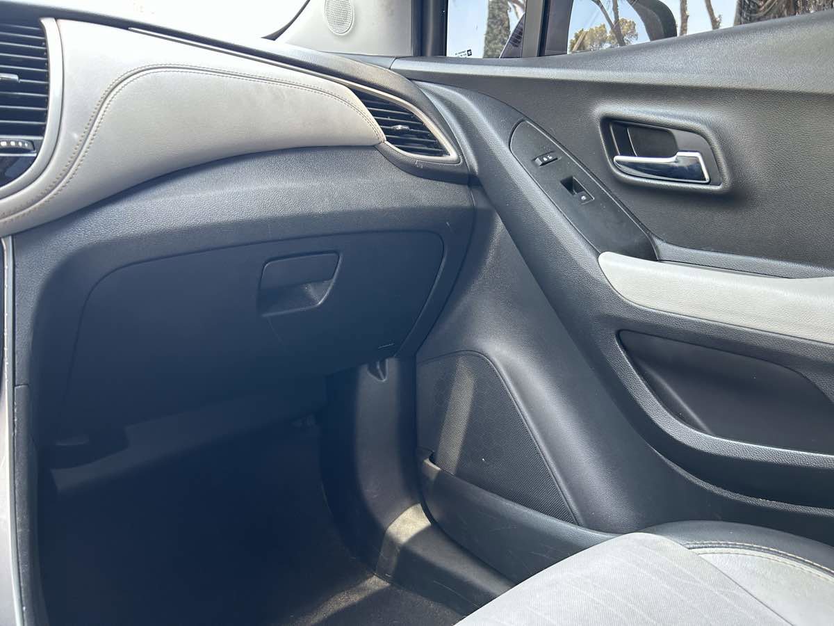 Used 2019 Chevrolet Trax LT w/ Driver Confidence Package FWD image 14