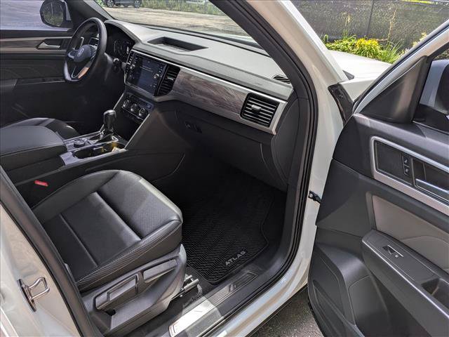 Certified 2023 Volkswagen Atlas Cross Sport SE w/ Black Wheel Package AWD/4WD image 11