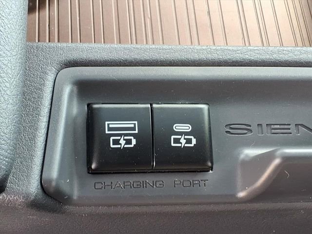 Used 2021 Toyota Sienna LE w/ LE Plus Package image 11