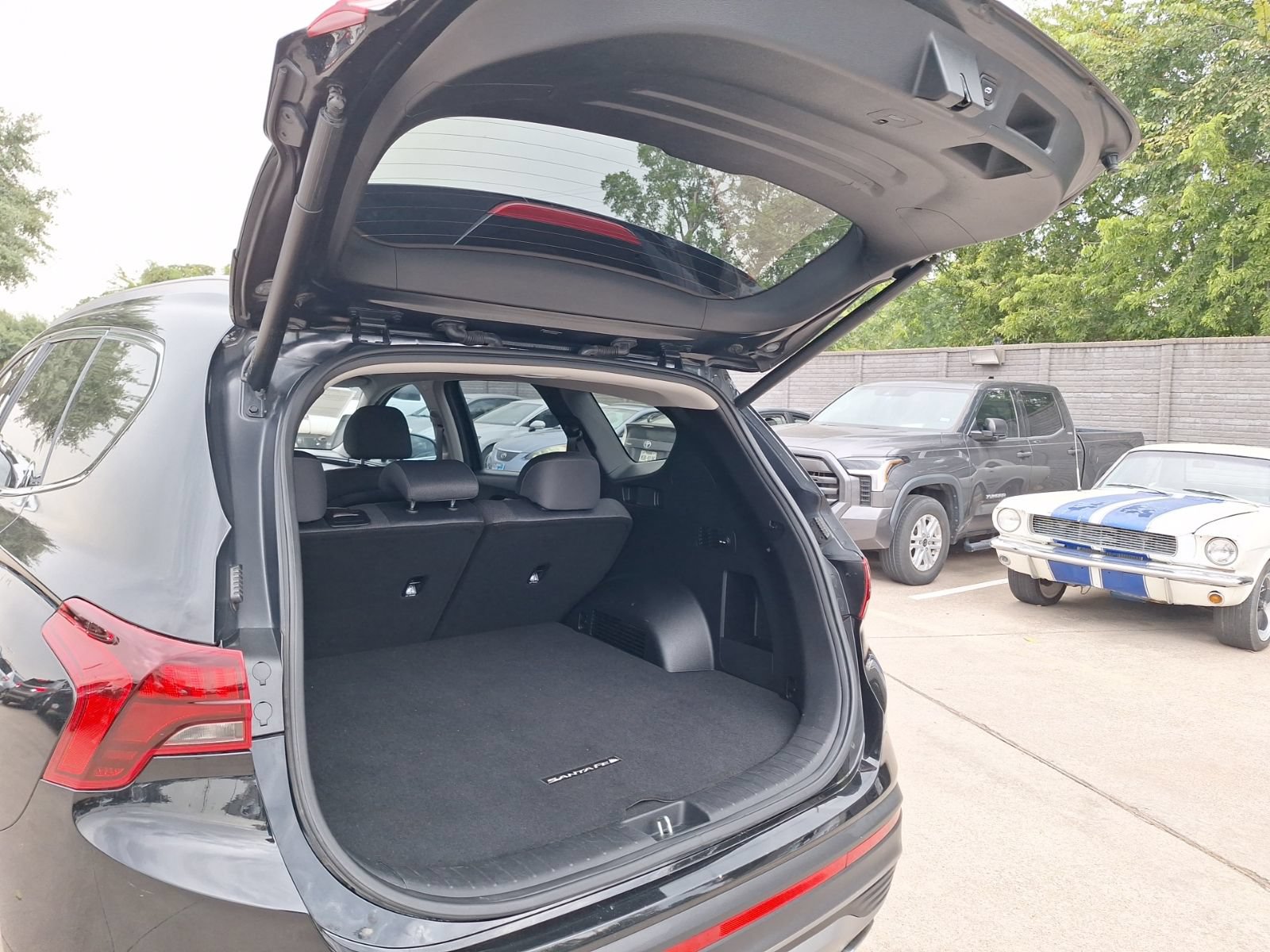 Used 2023 Hyundai Santa Fe SEL w/ Cargo Package FWD image 34