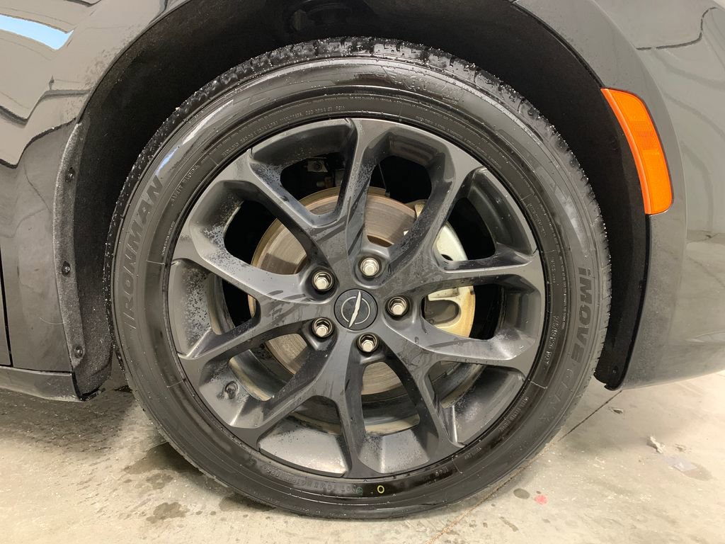 Used 2025 Chrysler Pacifica Limited image 30