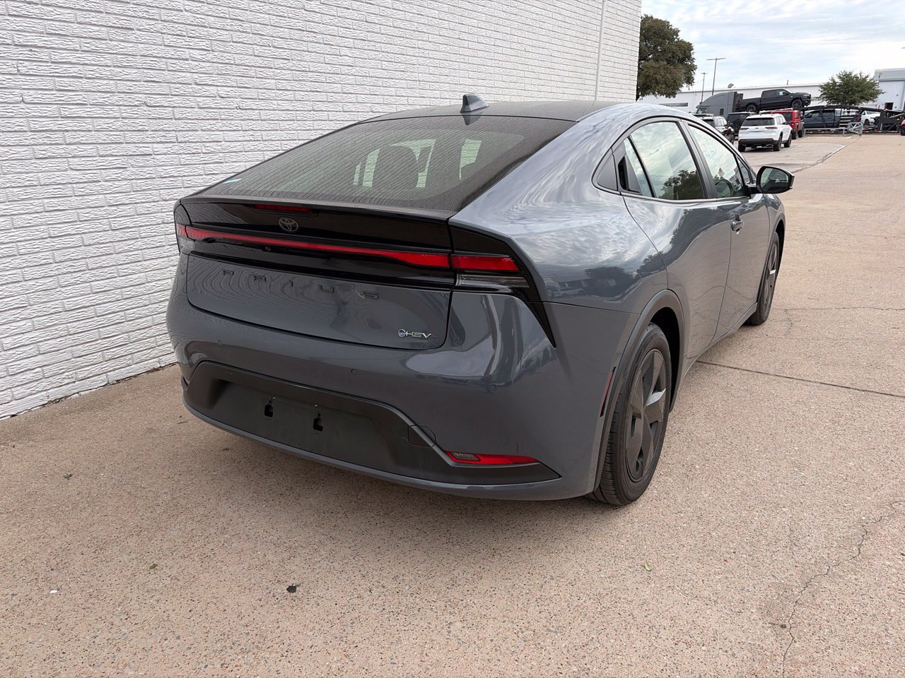 Used 2023 Toyota Prius LE FWD image 3