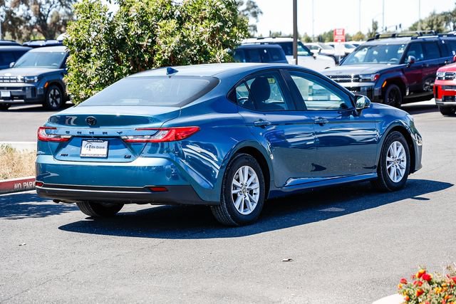 Used 2025 Toyota Camry LE w/ Convenience Package FWD image 5