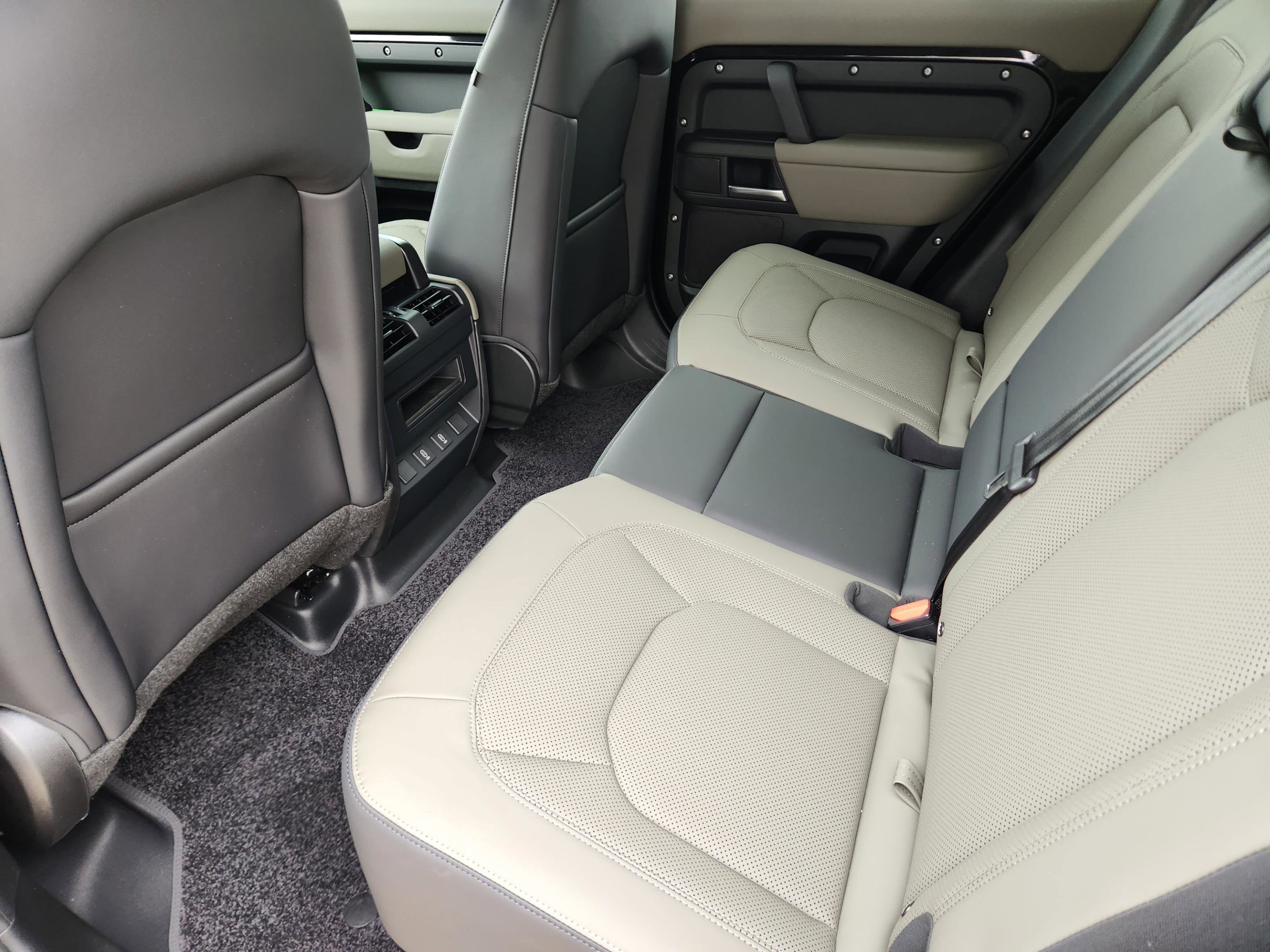 New 2026 Land Rover Defender 110 S AWD/4WD image 24