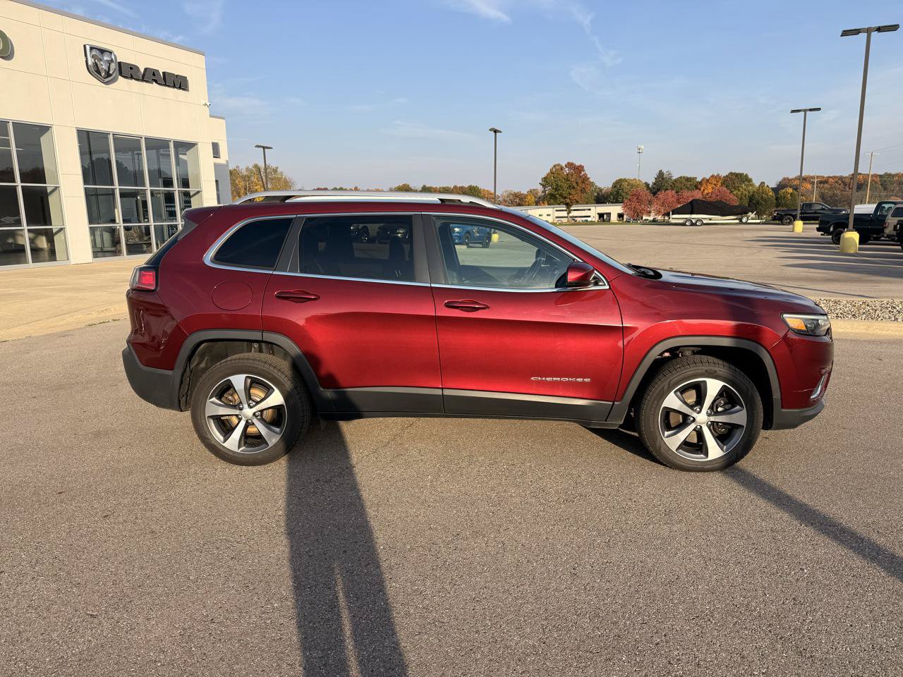 Used 2020 Jeep Cherokee Limited AWD/4WD image 2