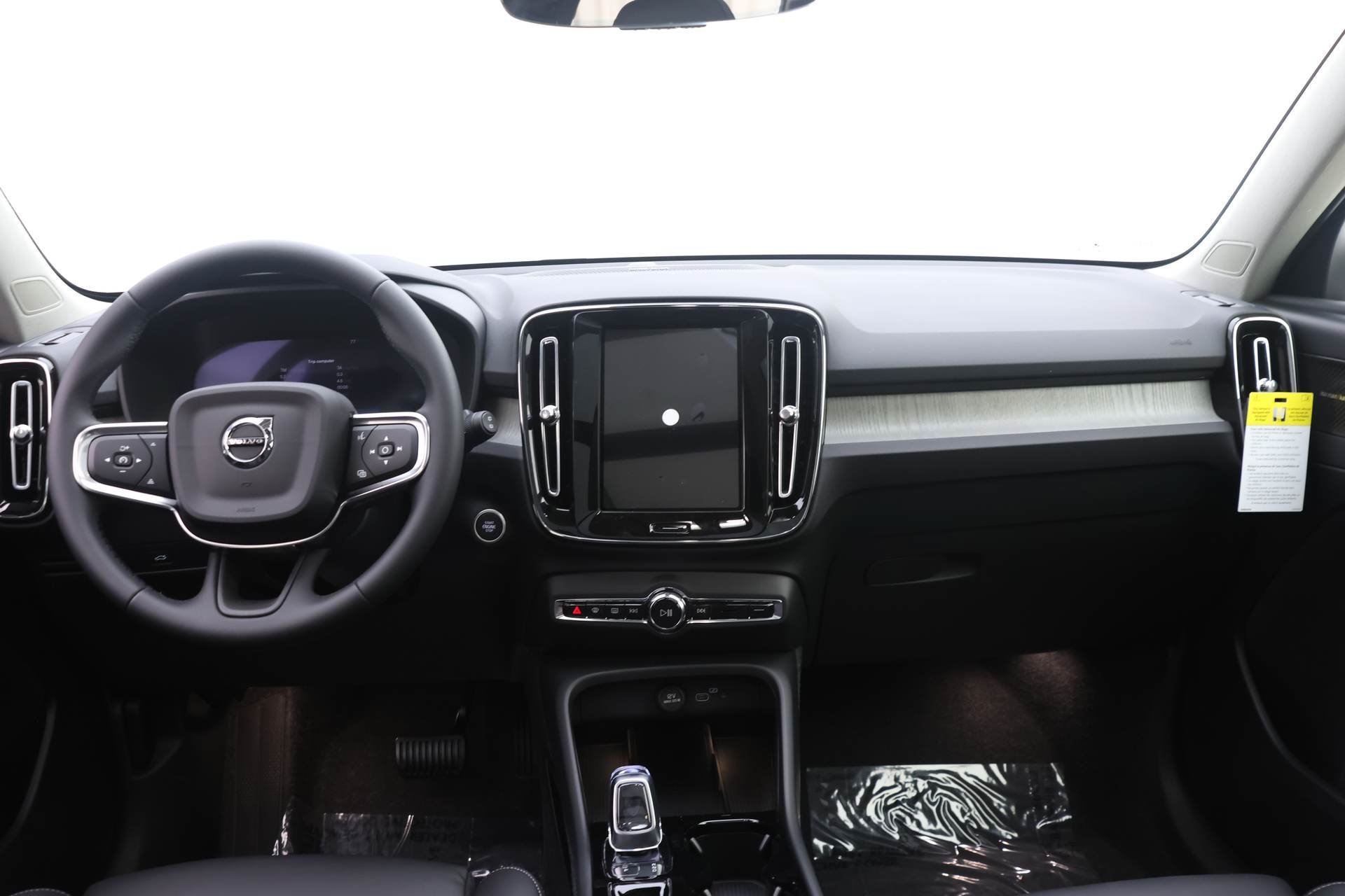 New 2025 Volvo XC40 B5 Ultra w/ Protection Package Premier AWD/4WD image 8
