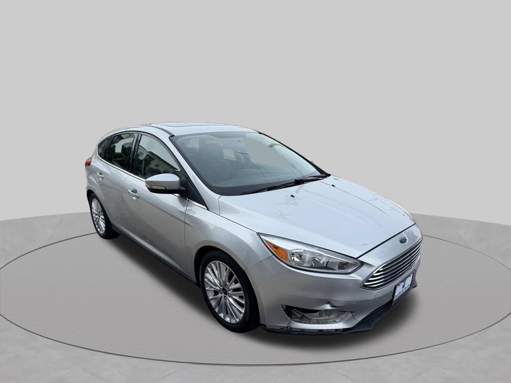 Used 2017 Ford Focus Titanium FWD image 4