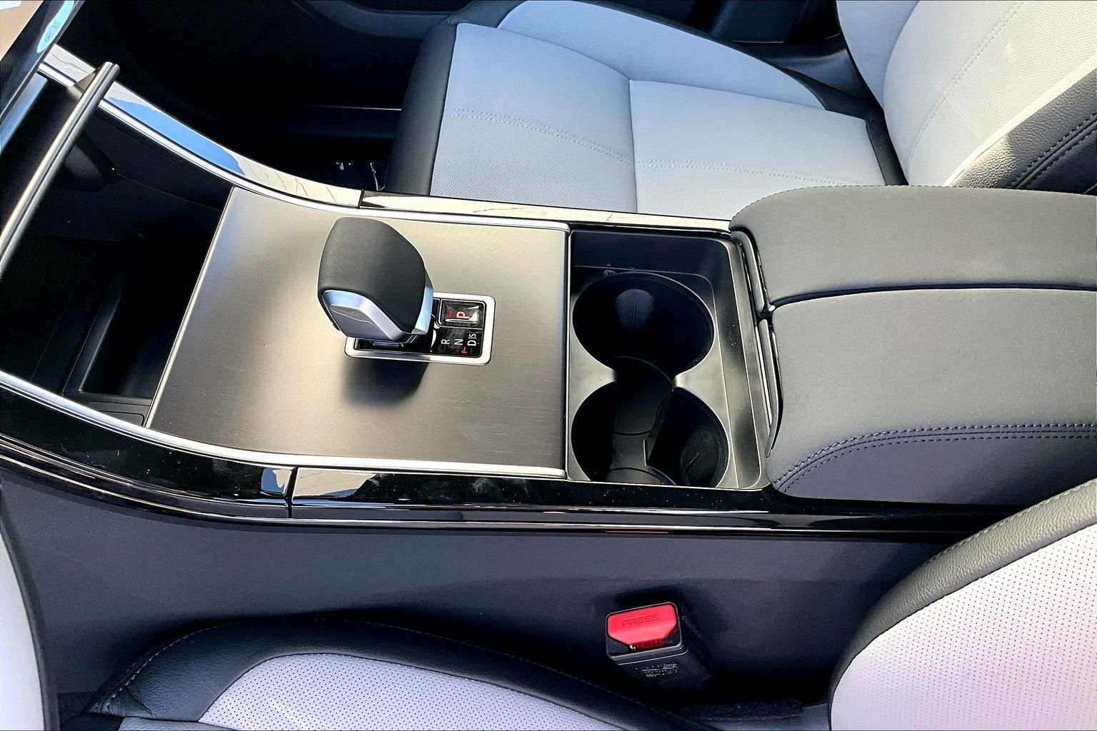 New 2026 Land Rover Range Rover Velar Dynamic SE image 8