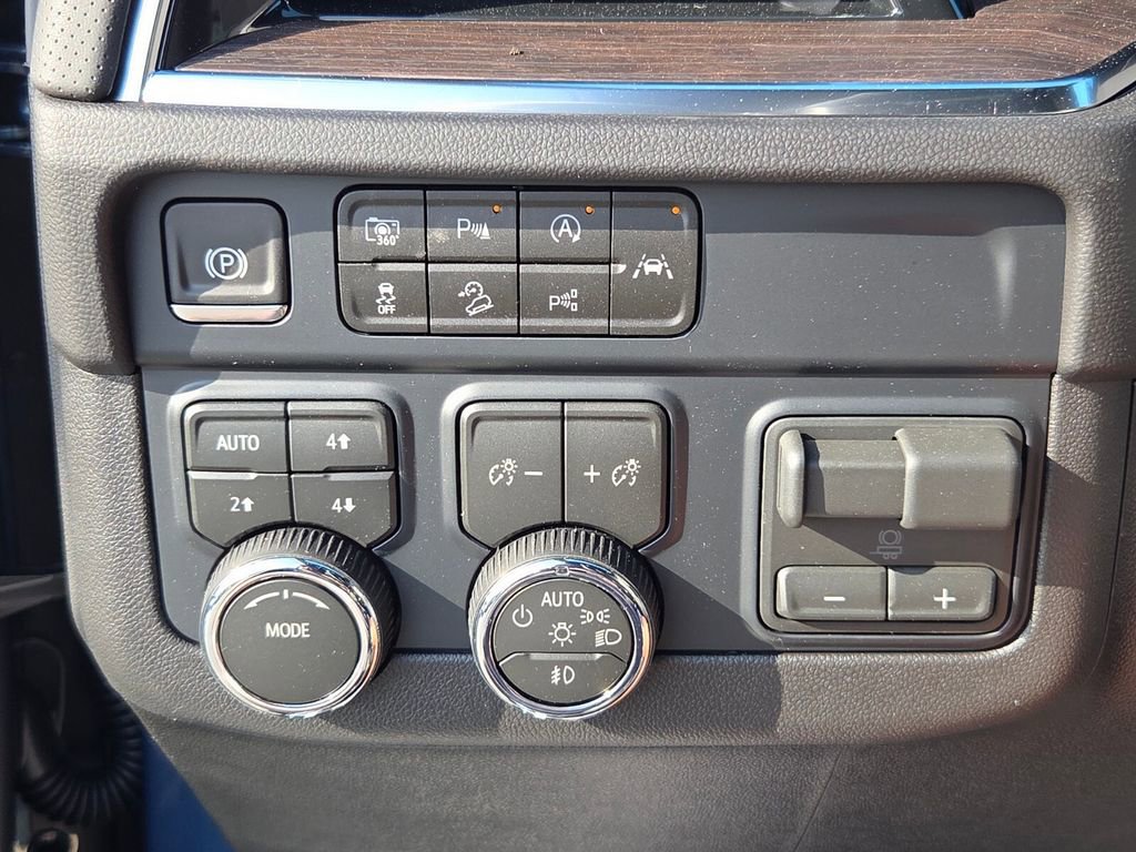 New 2026 Chevrolet Suburban Premier image 26