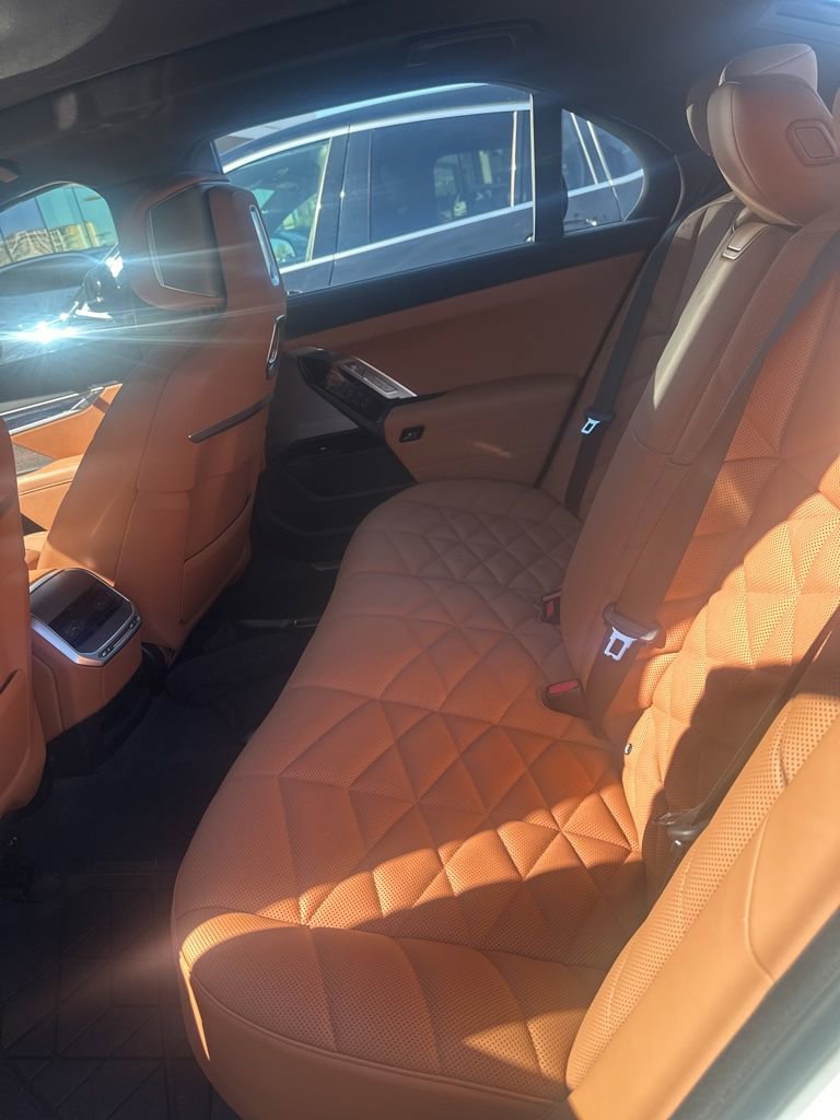 Certified 2023 BMW 740i image 7