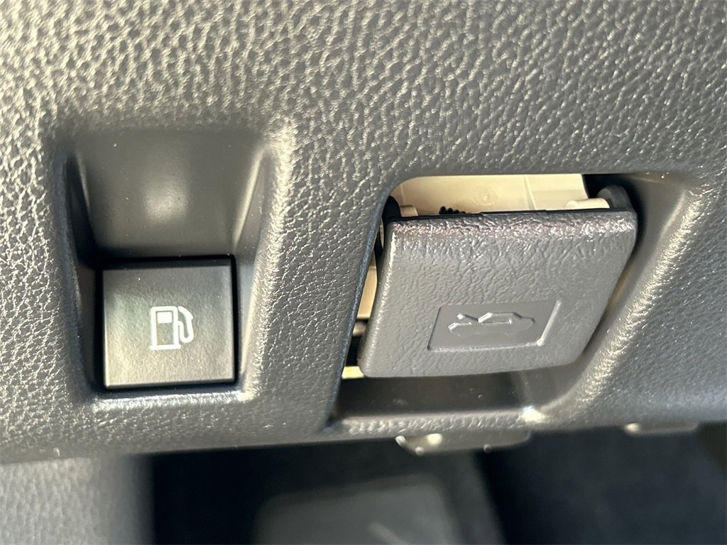 Used 2022 Toyota RAV4 XLE image 23