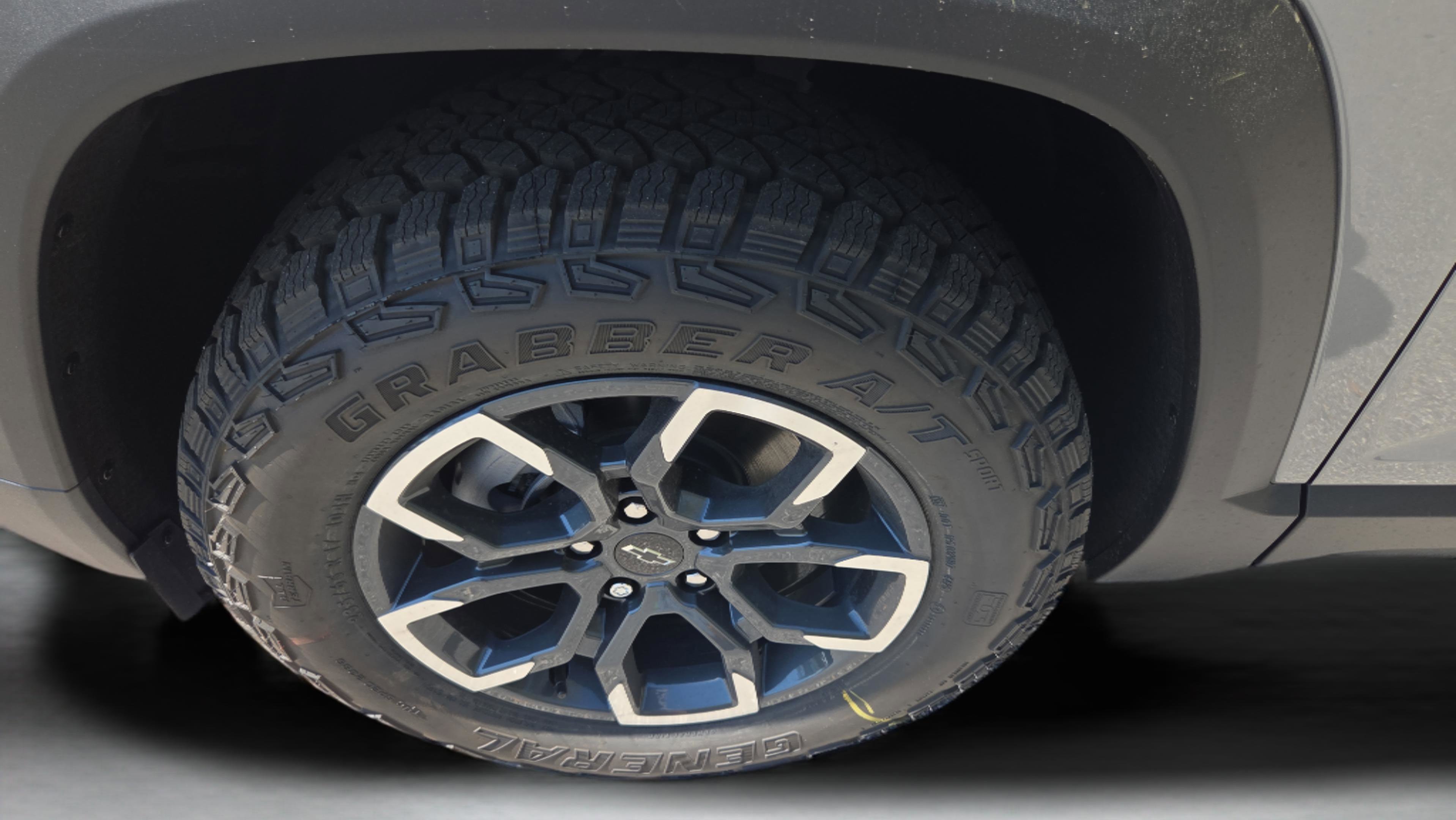 New 2026 Chevrolet Equinox ACTIV w/ LPO, Floor Liner Package image 9