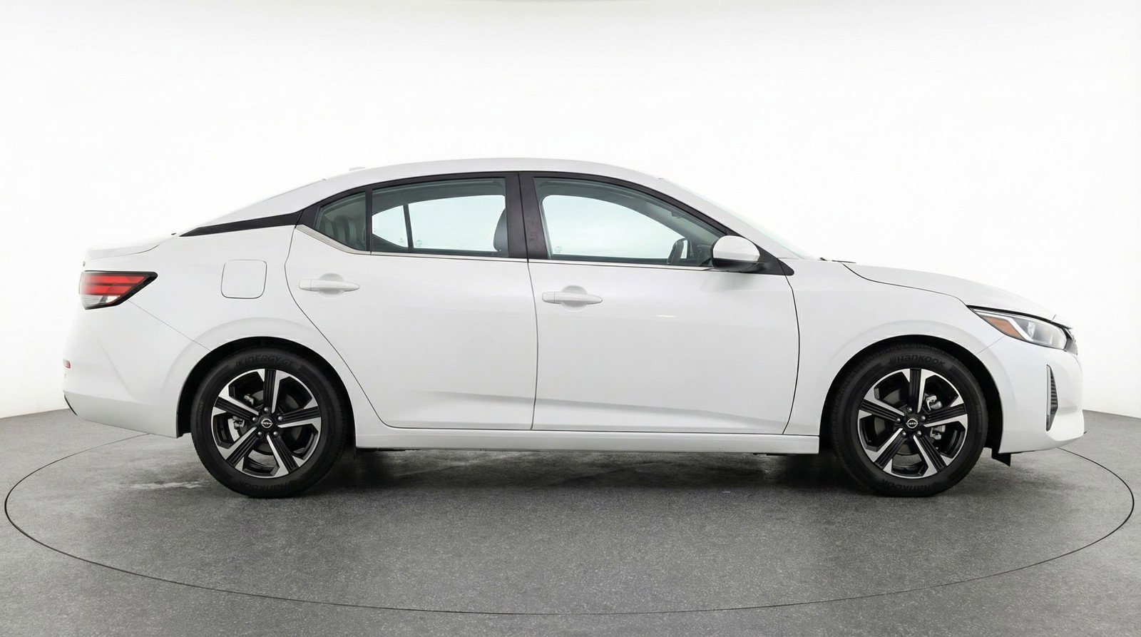 Used 2025 Nissan Sentra SV FWD image 11