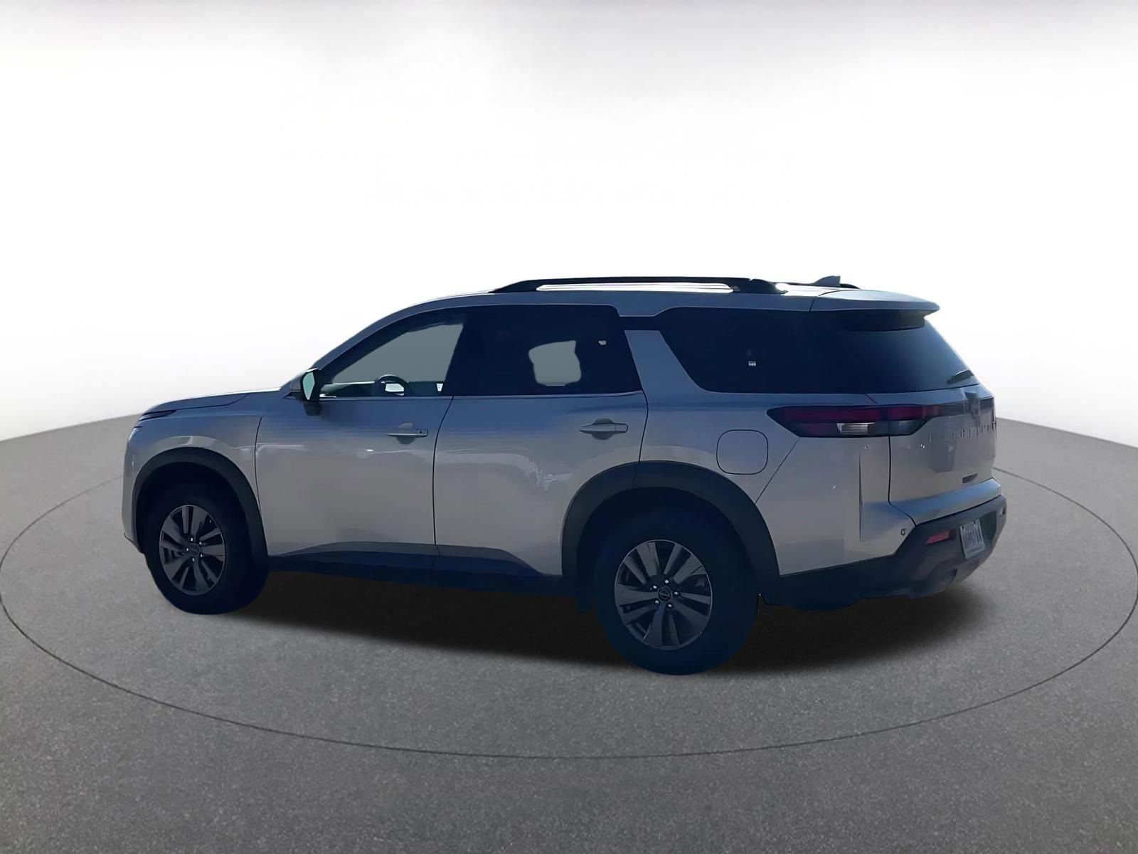 Used 2025 Nissan Pathfinder SV image 10