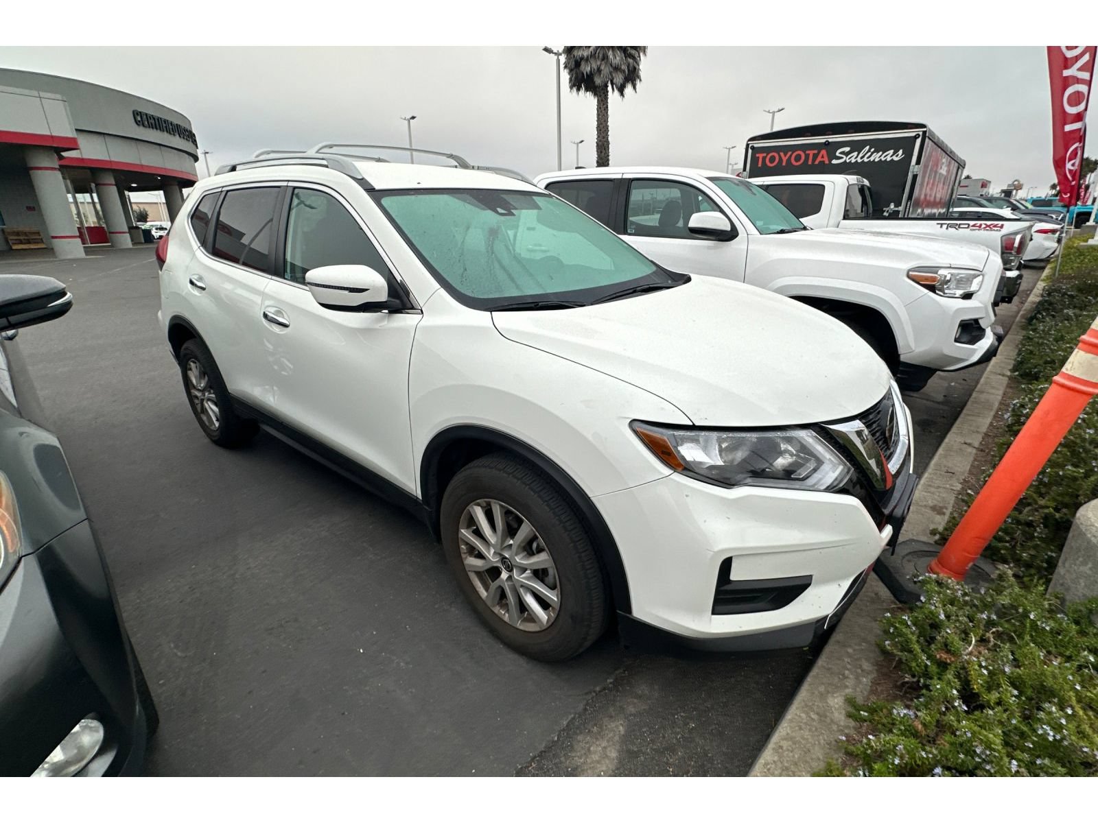 Used 2020 Nissan Rogue S w/ Special Edition Package AWD/4WD image 2