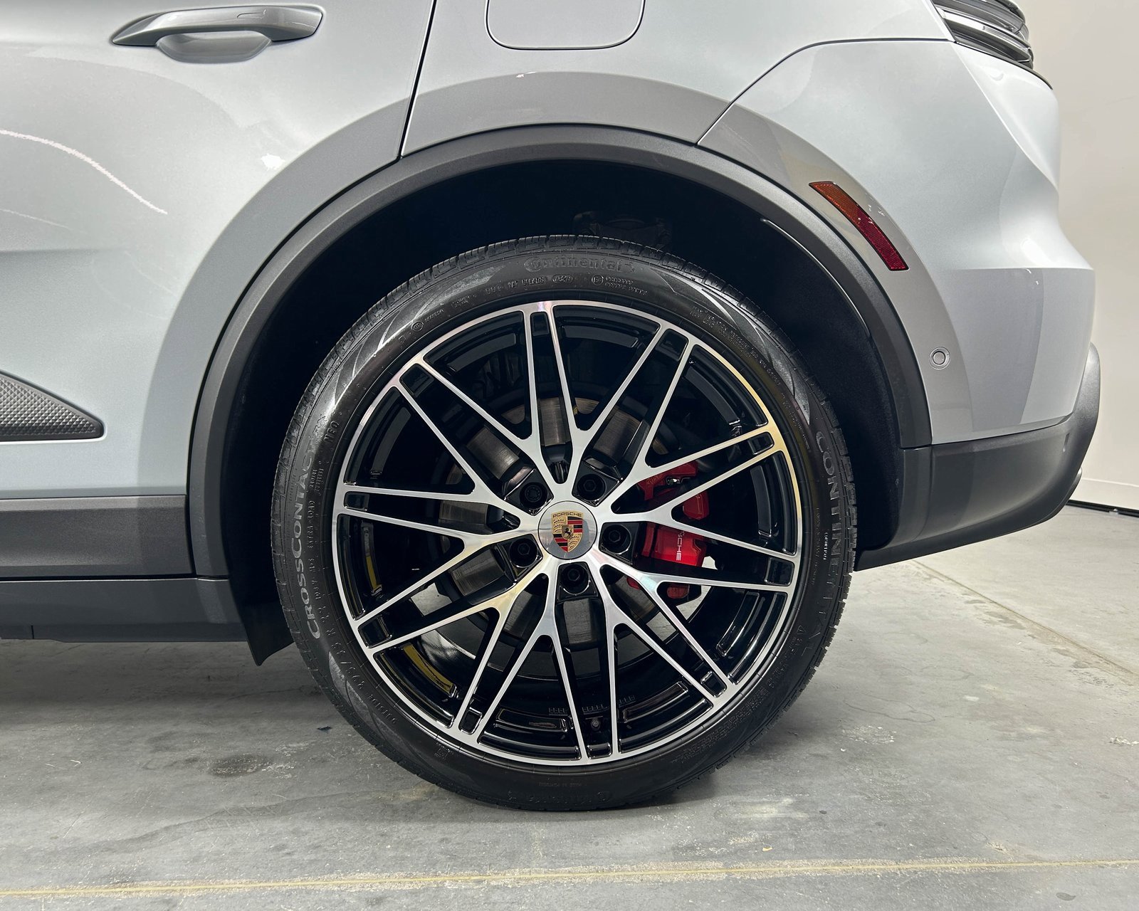 Used 2025 Porsche Macan 4S Electric image 11