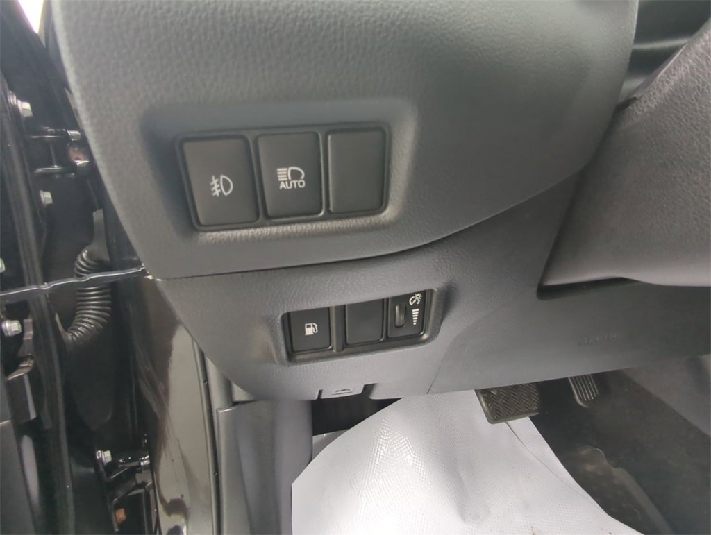 Used 2018 Toyota C-HR XLE image 14