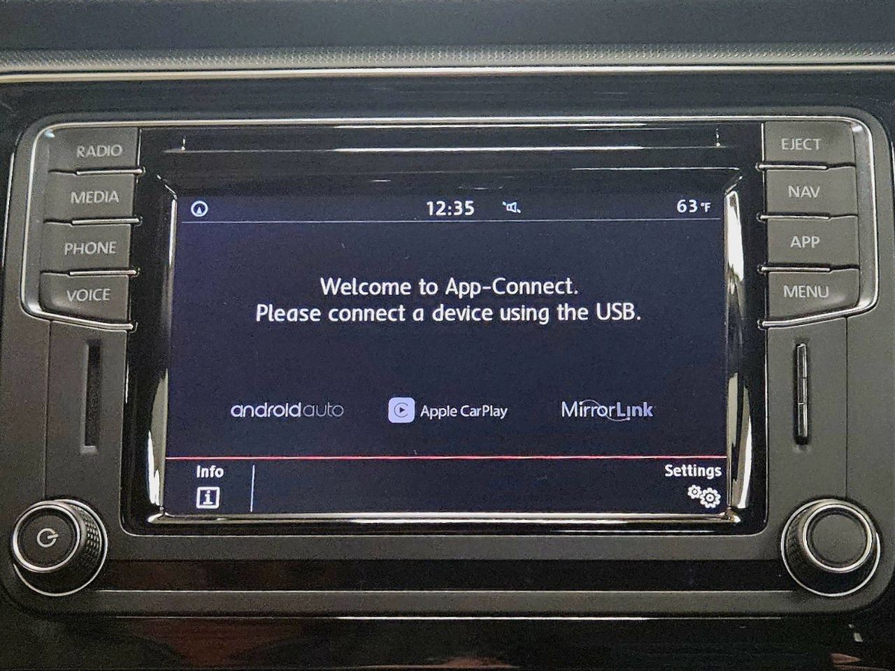 Used 2018 Volkswagen Passat 2.0T SE image 20