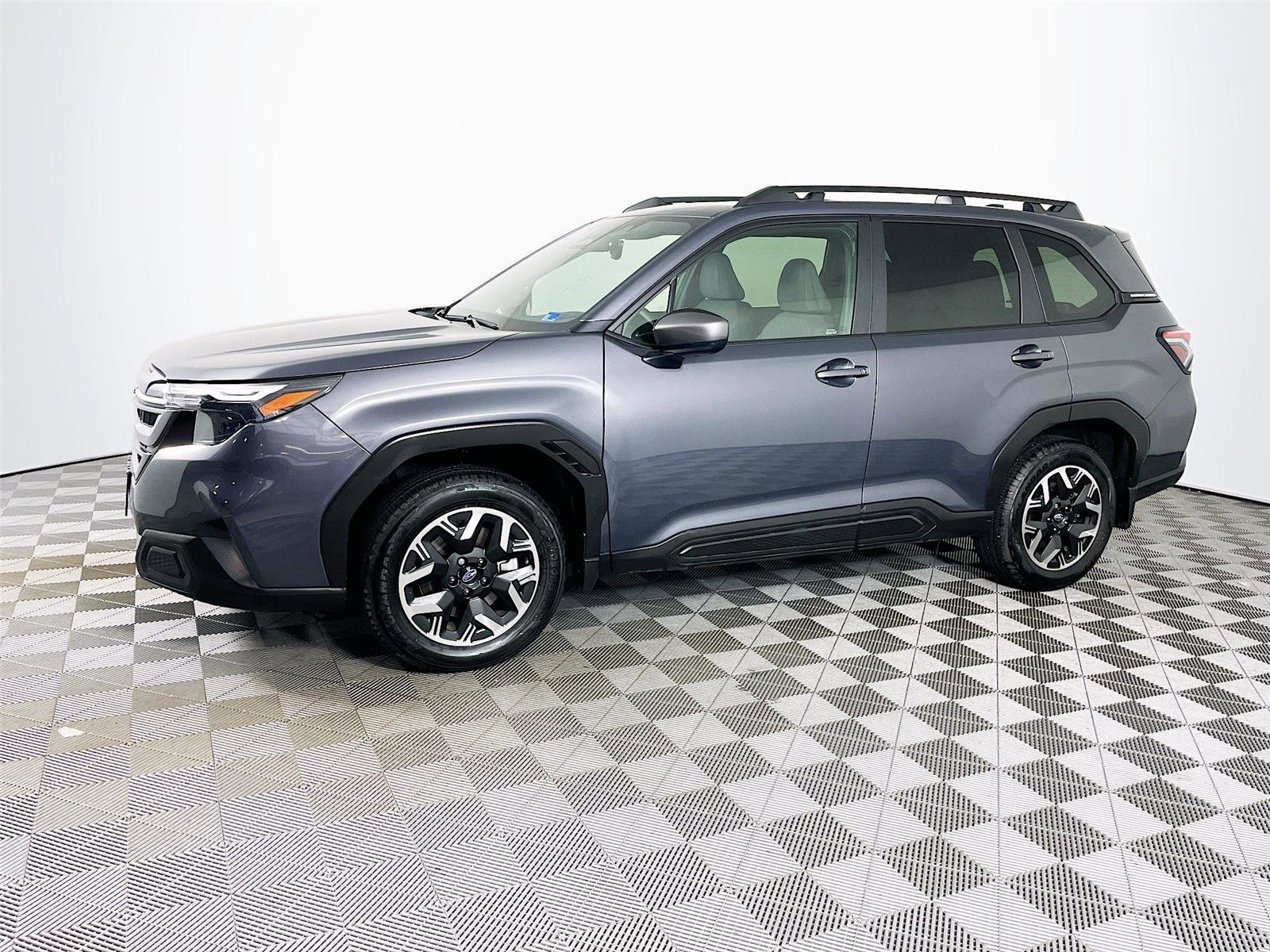 Certified 2025 Subaru Forester Premium AWD/4WD image 4
