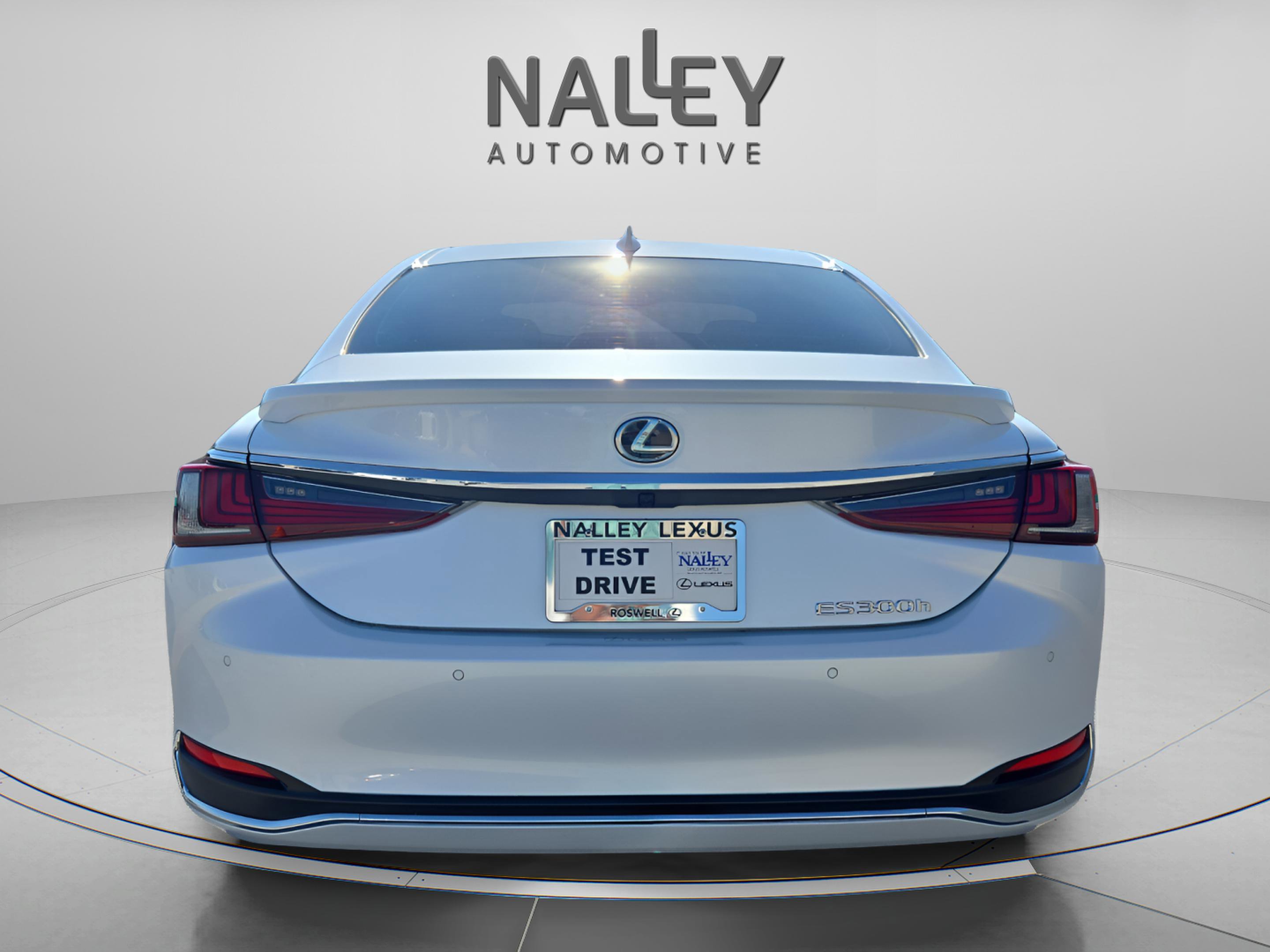 New 2025 Lexus ES 300h w/ Luxury Package image 3