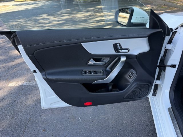 Used 2025 Mercedes-Benz CLA 250 image 11