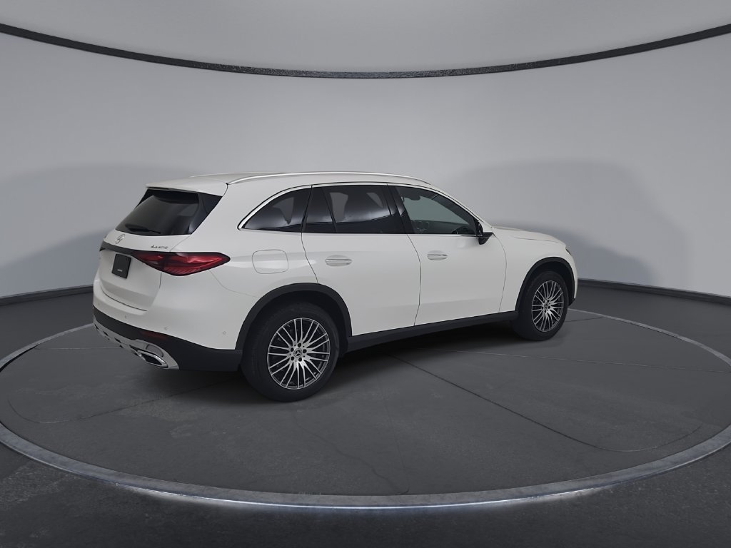 Used 2025 Mercedes-Benz GLC 300 4MATIC image 17
