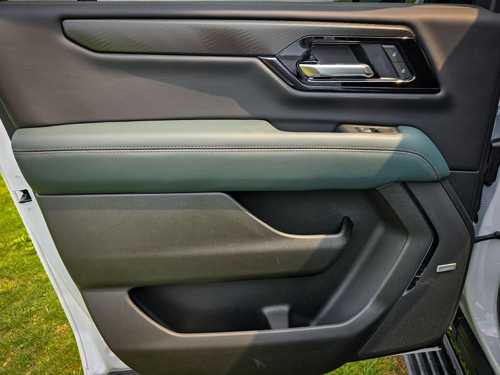 New 2026 GMC Yukon XL AT4 w/ AT4 Premium Plus Package AWD/4WD image 35