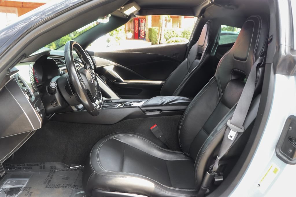 Used 2017 Chevrolet Corvette Stingray Coupe w/ 1LT RWD image 19