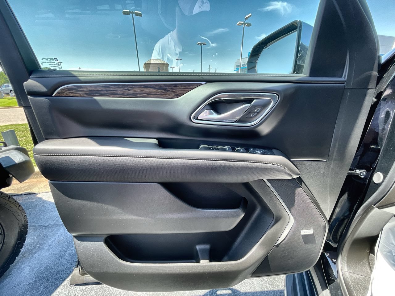 Used 2024 Chevrolet Tahoe Premier AWD/4WD image 22