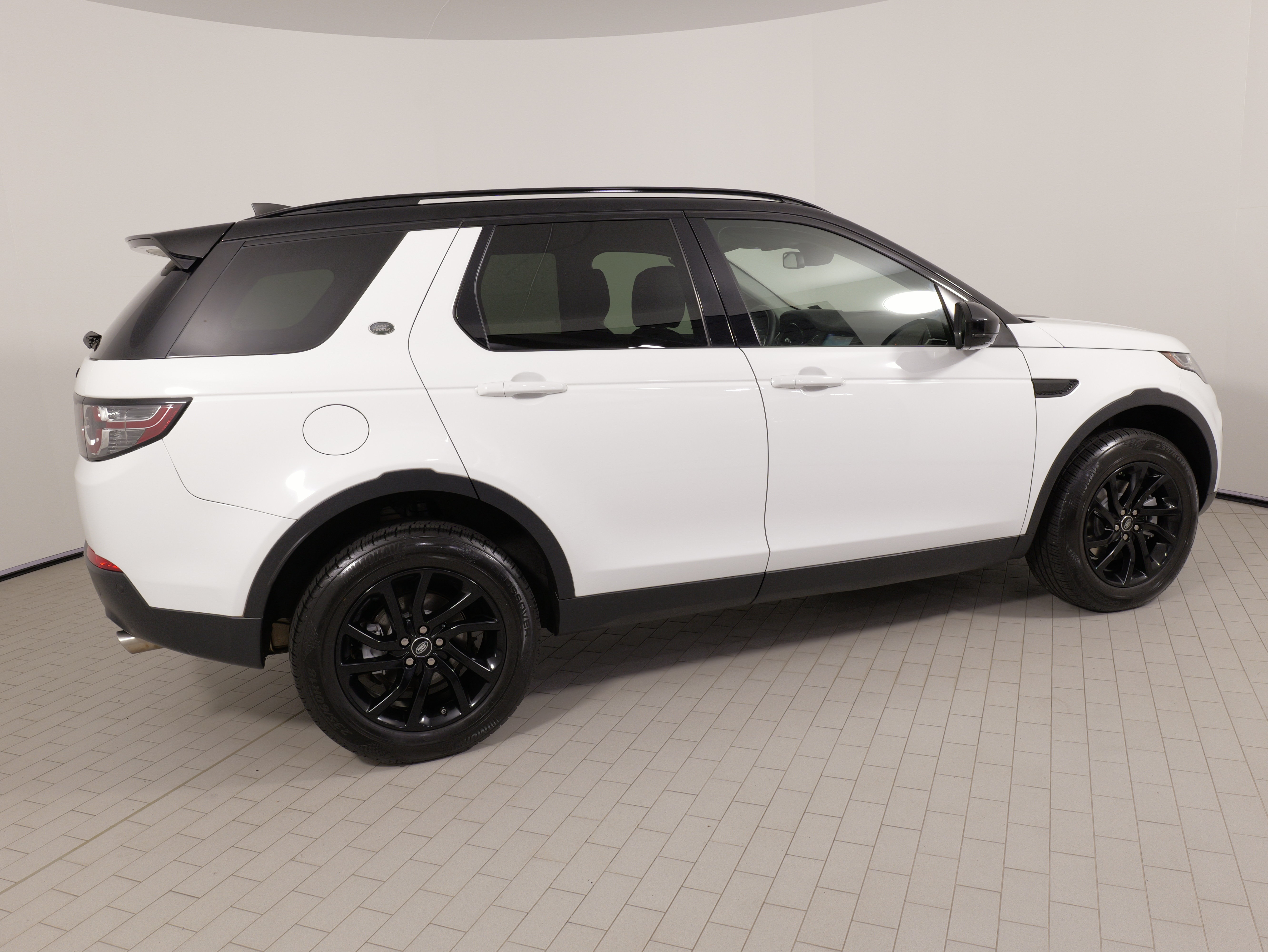 Used 2018 Land Rover Discovery Sport HSE AWD/4WD image 8