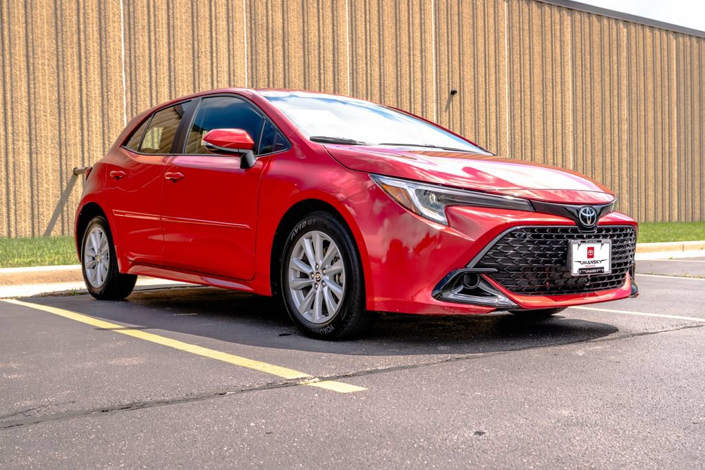 Used 2023 Toyota Corolla SE FWD image 2