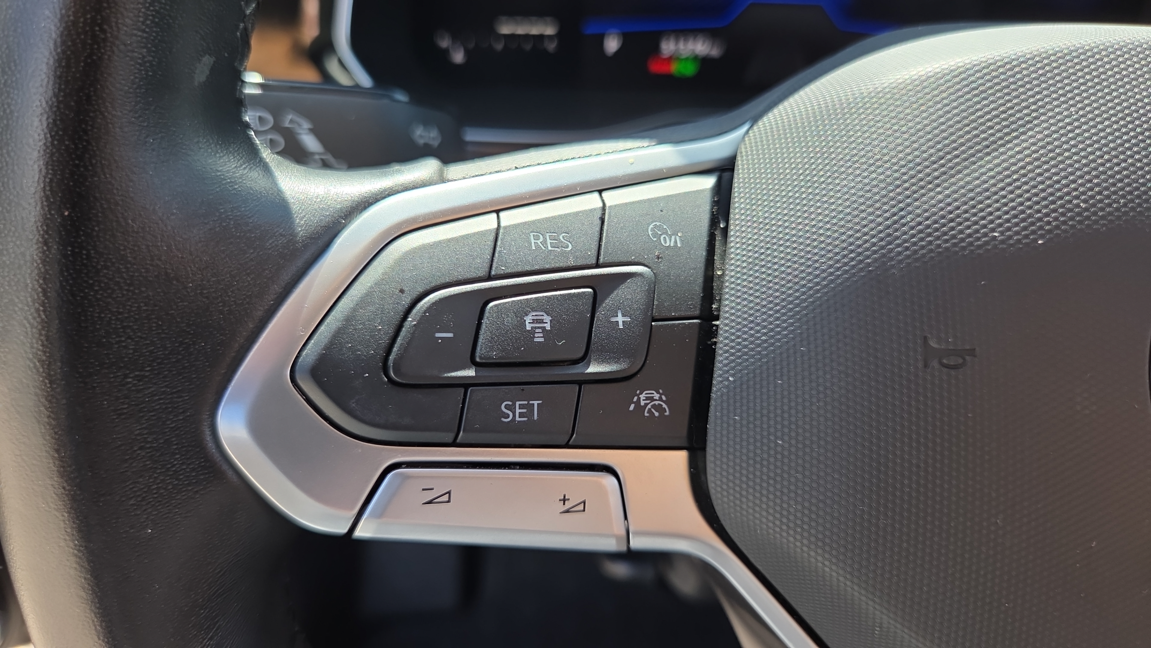Used 2023 Volkswagen Jetta SE w/ Panoramic Sunroof Package FWD image 25
