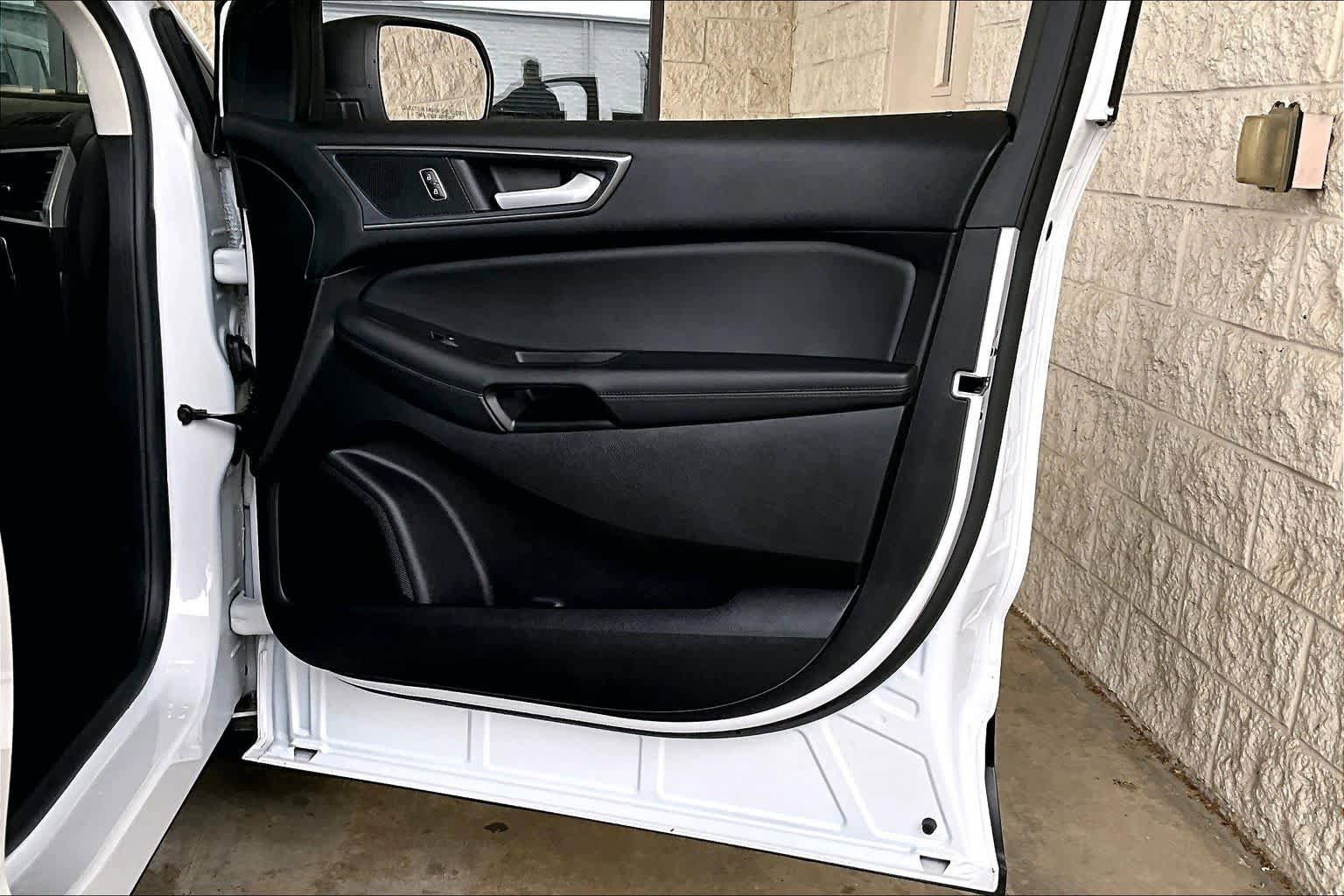 Used 2021 Ford Edge SE FWD image 21