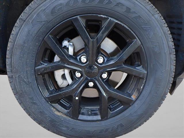 Used 2024 Jeep Grand Cherokee Altitude image 7