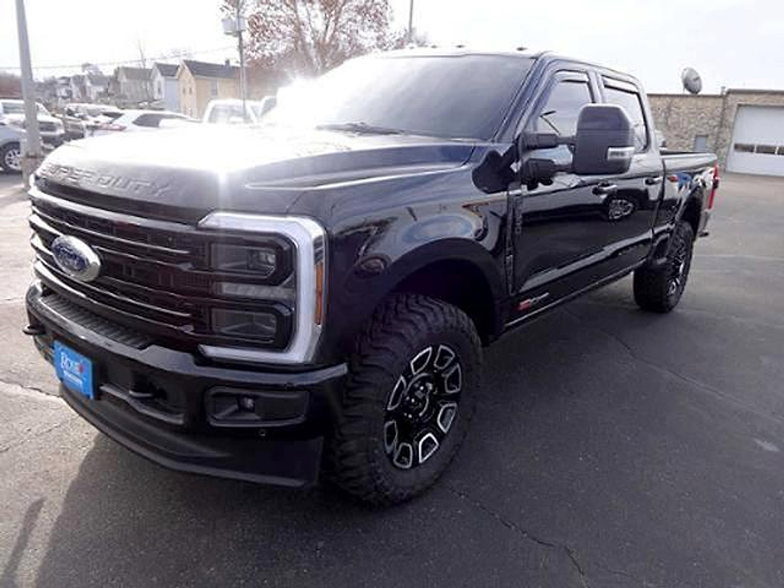 Used 2025 Ford F350 Platinum w/ FX4 Off-Road Package image 3