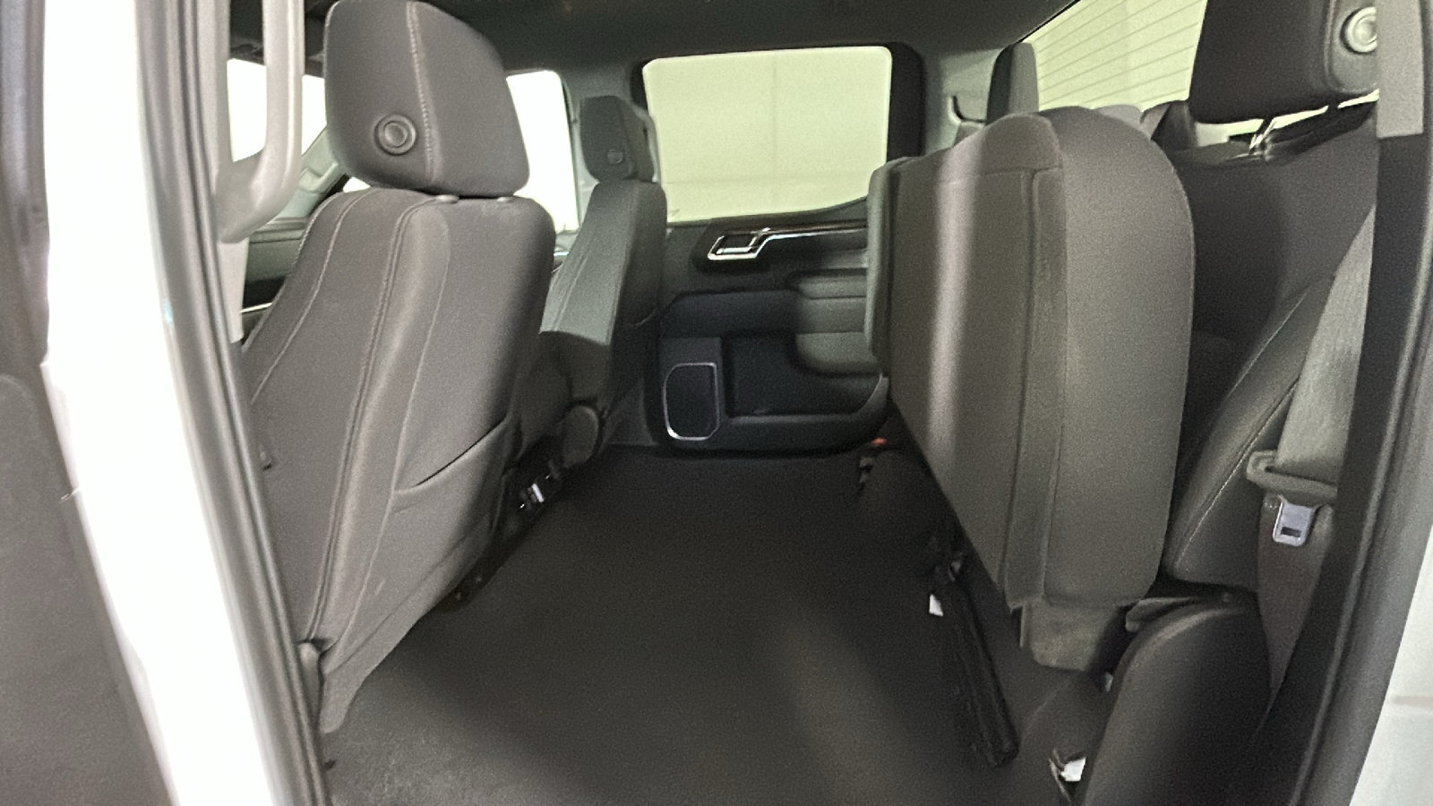 Used 2023 Chevrolet Silverado 1500 LT AWD/4WD image 30