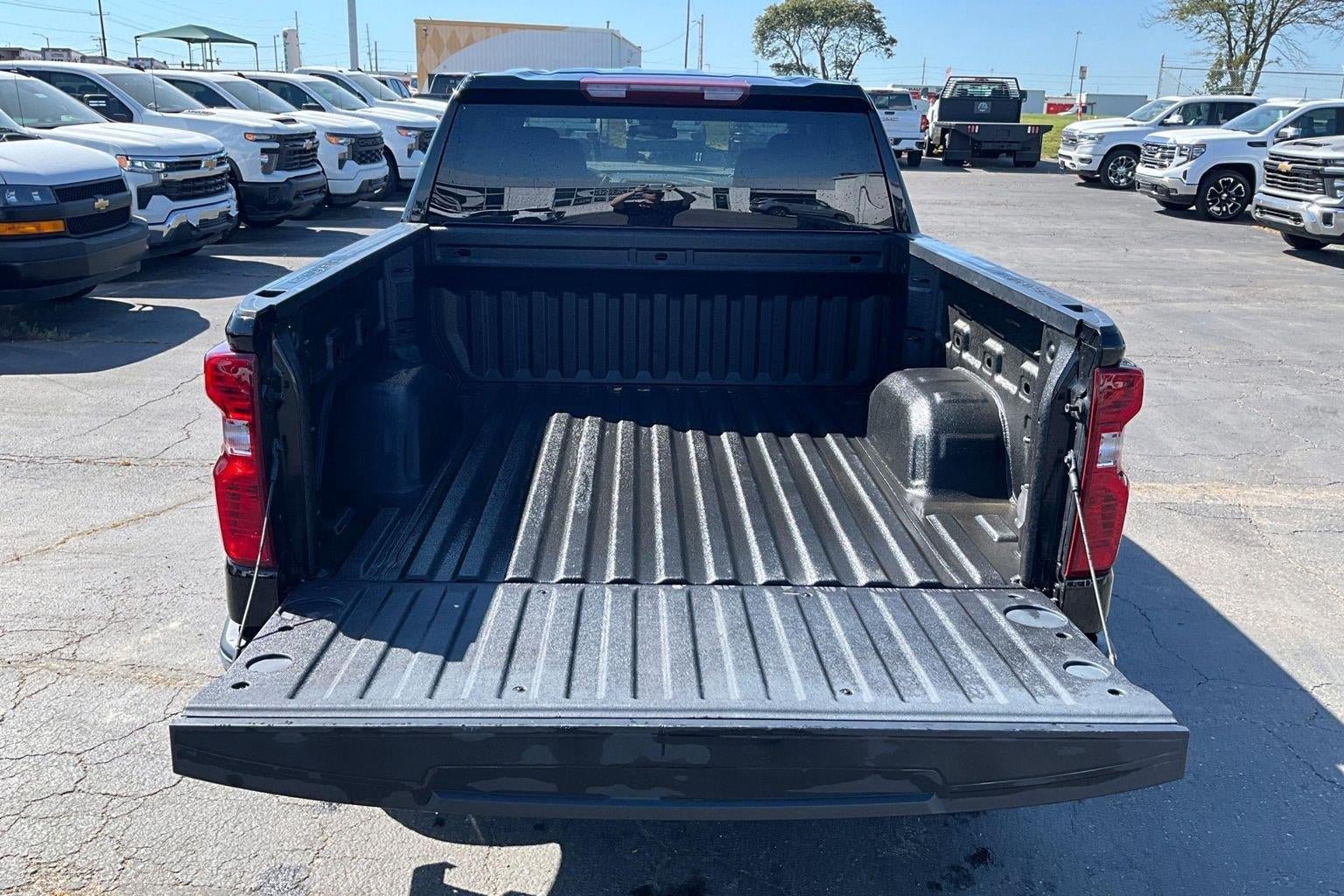 Used 2023 Chevrolet Silverado 1500 LT AWD/4WD image 4