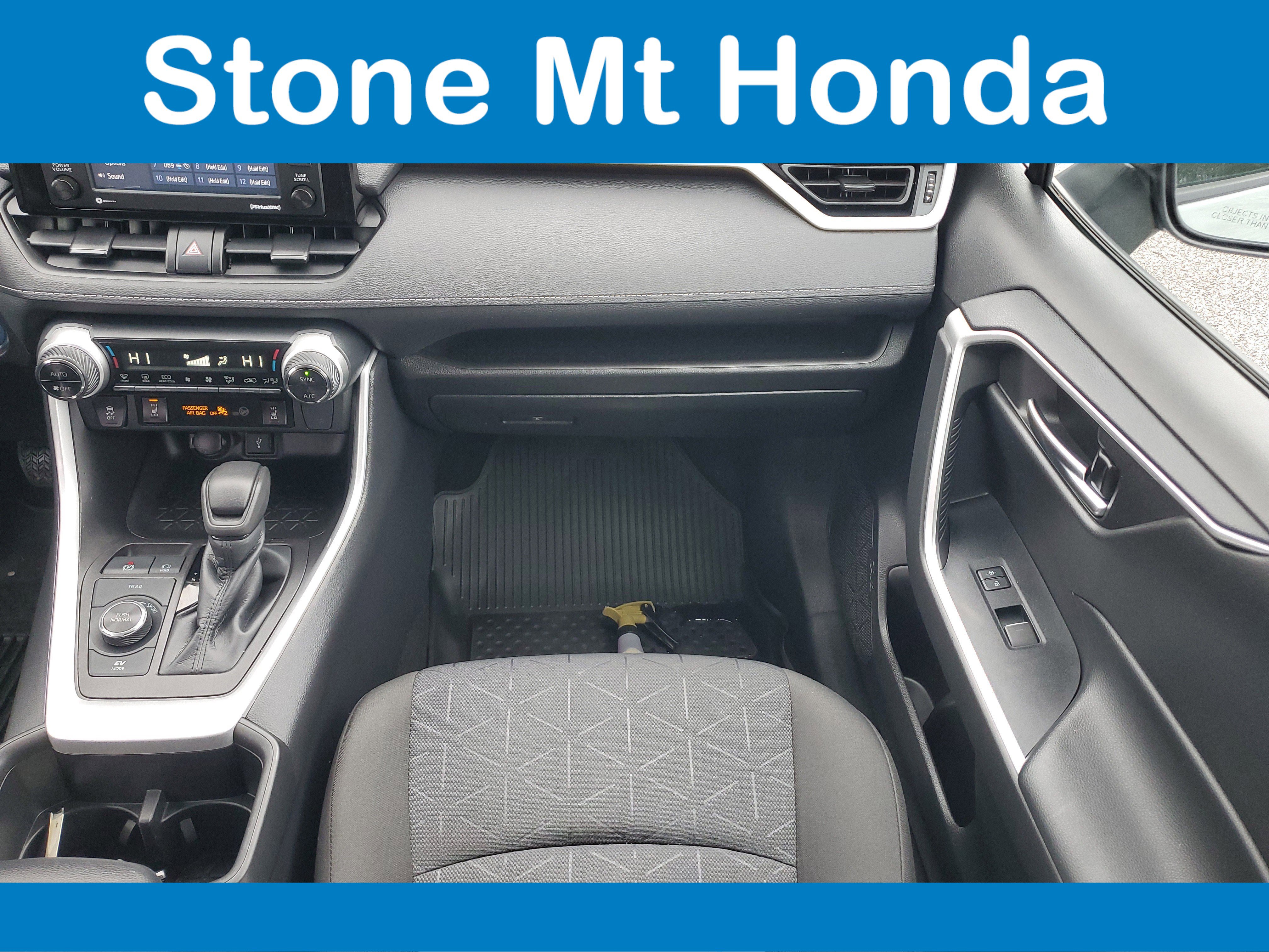 Used 2022 Toyota RAV4 XLE image 17