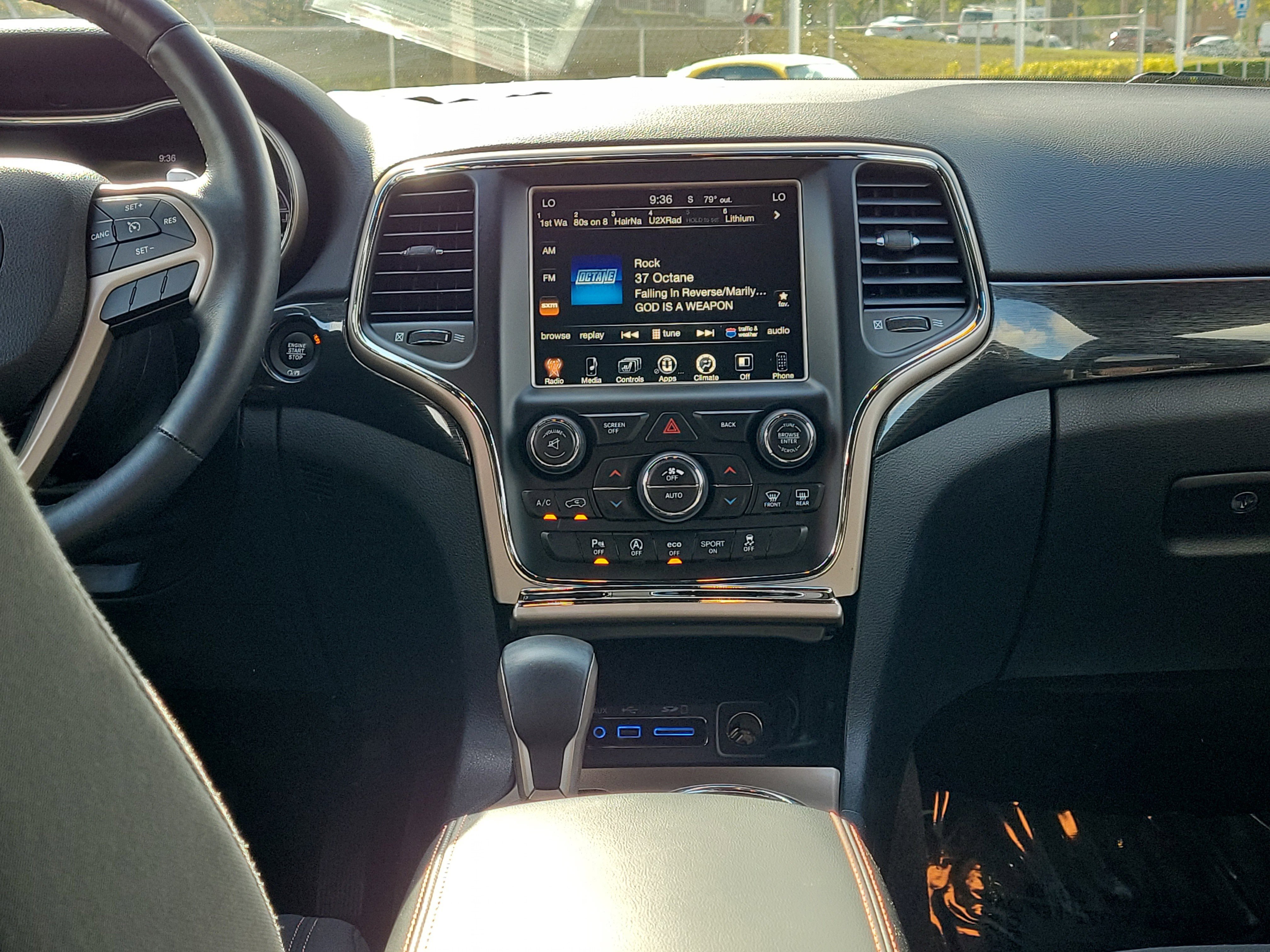 Used 2017 Jeep Grand Cherokee Laredo image 16