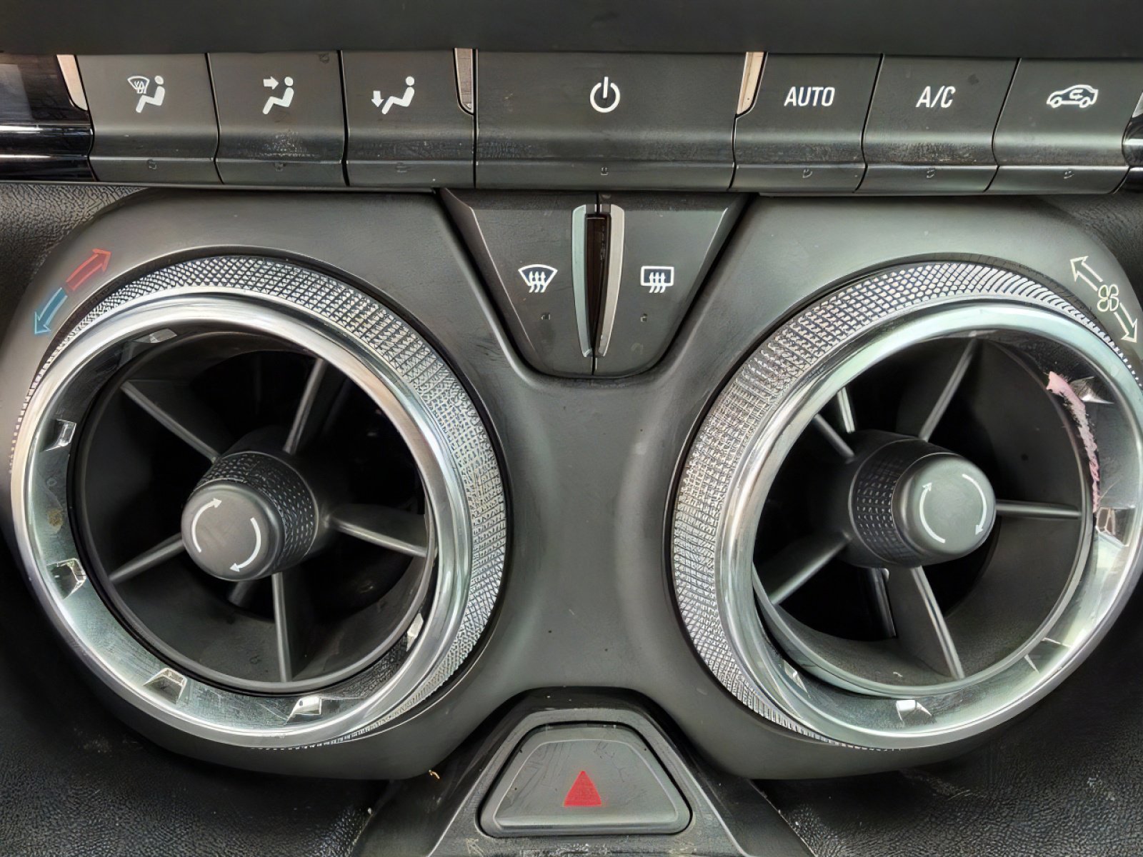 Used 2021 Chevrolet Camaro LT image 27