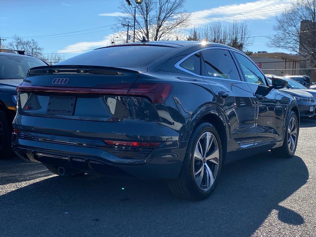 Used 2024 Audi Q8 e-tron Premium Plus image 3