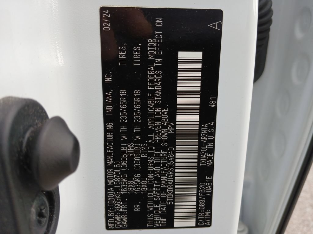Used 2024 Toyota Highlander LE FWD image 19