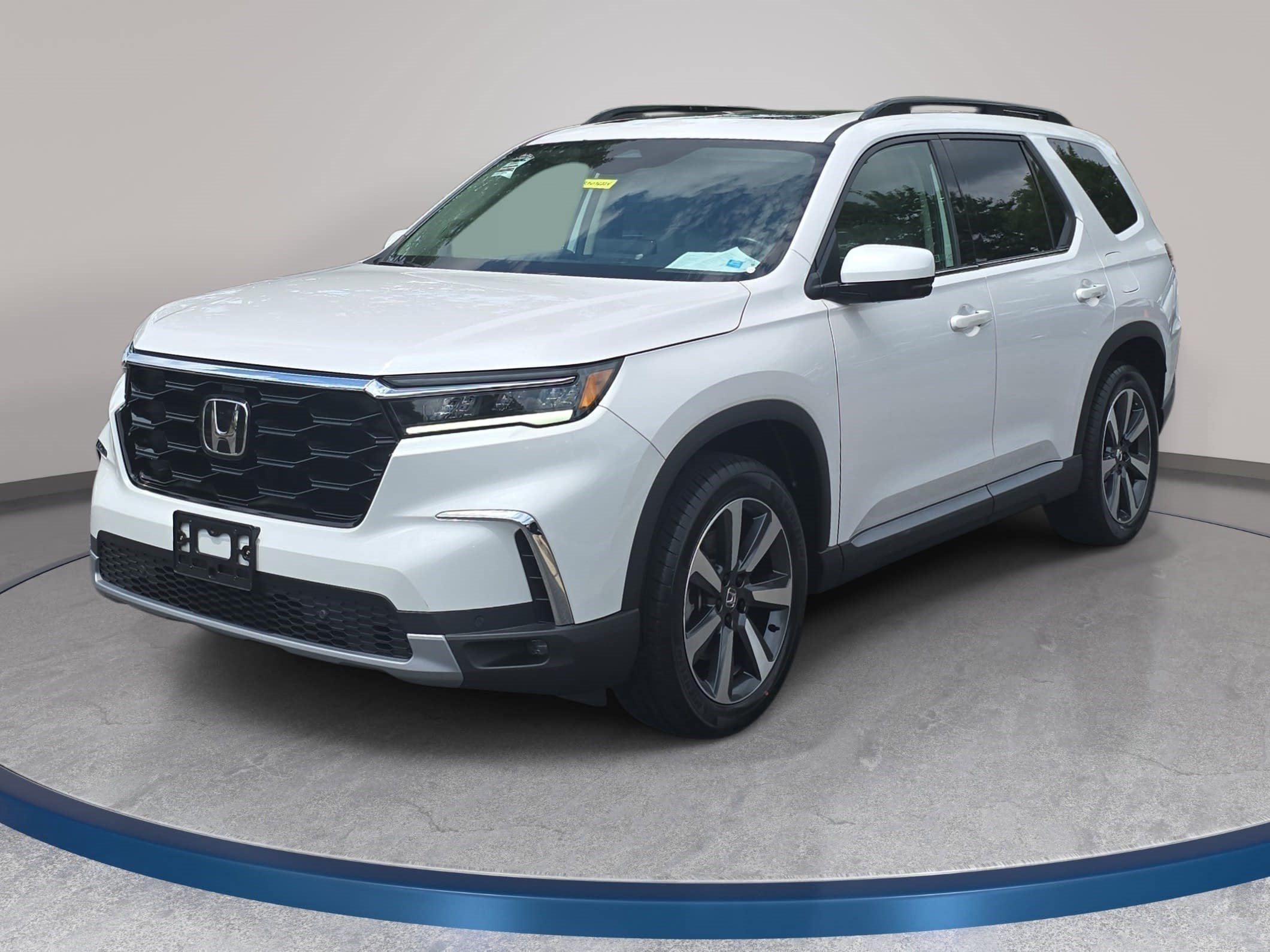Used 2024 Honda Pilot Touring image 1