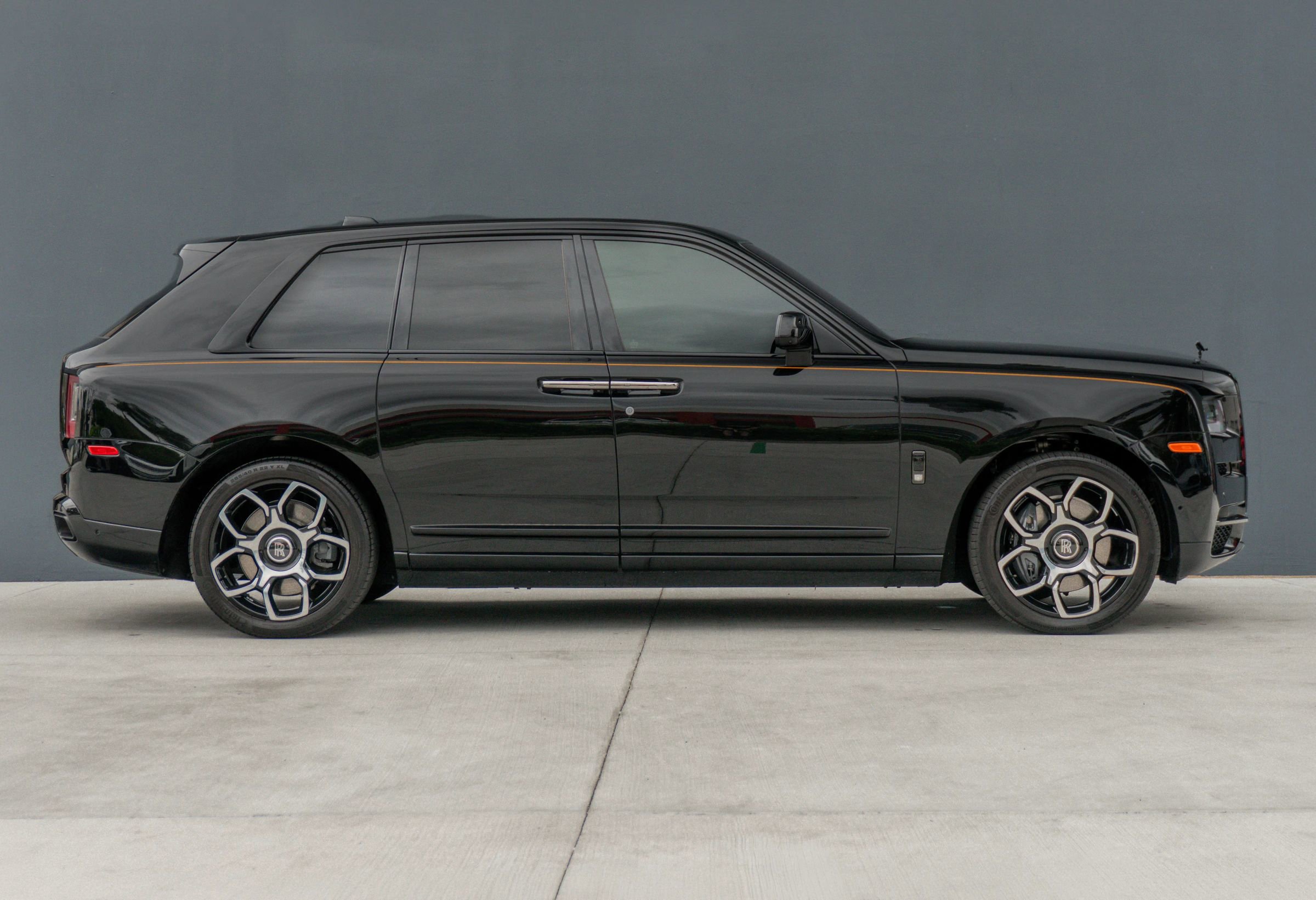 Used 2023 Rolls-Royce Cullinan Black Badge w/ Leather Finishing Pack image 6