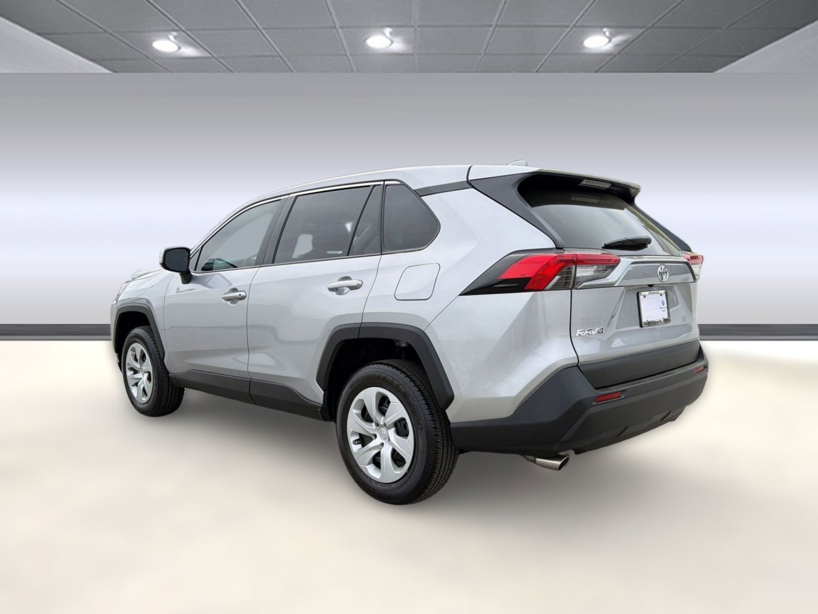 Used 2022 Toyota RAV4 LE image 3