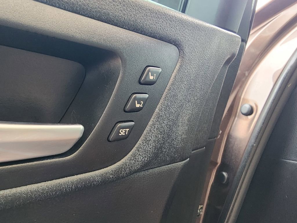 Used 2019 Toyota Highlander Limited FWD image 18