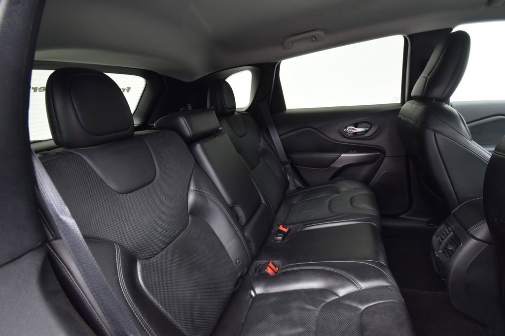 Used 2019 Jeep Cherokee Limited image 24