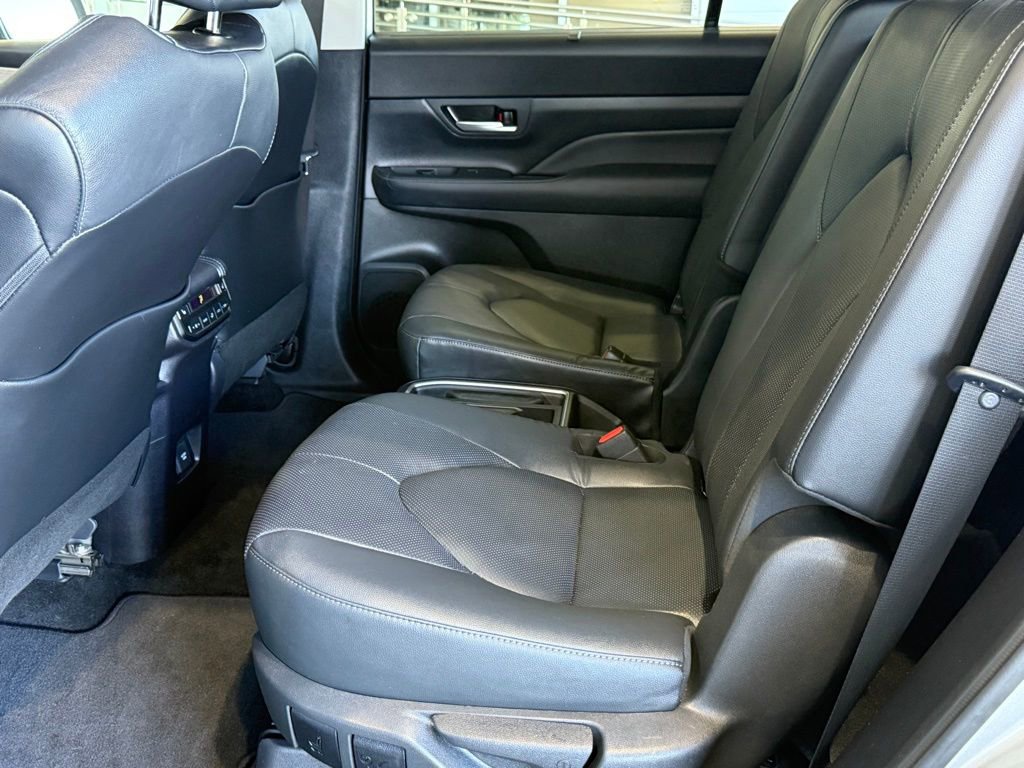 Used 2024 Toyota Grand Highlander Limited image 33