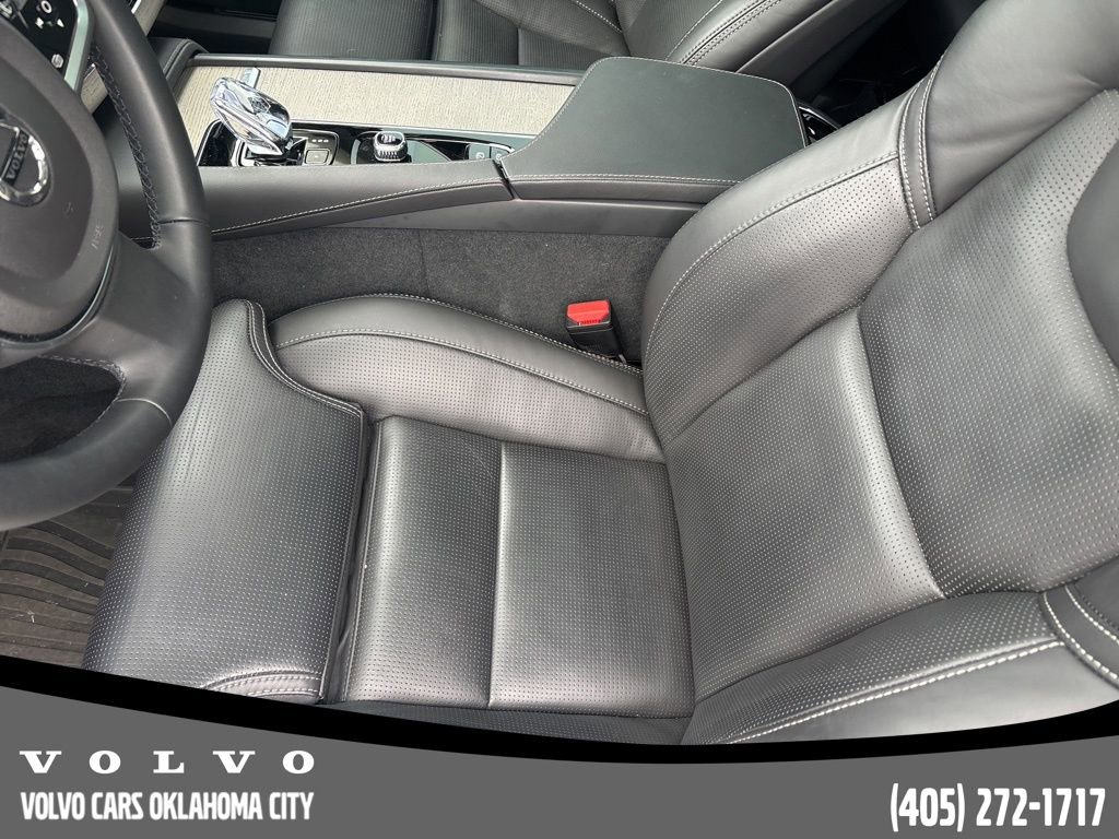 Certified 2025 Volvo XC90 B6 Ultra w/ Lounge Package image 10